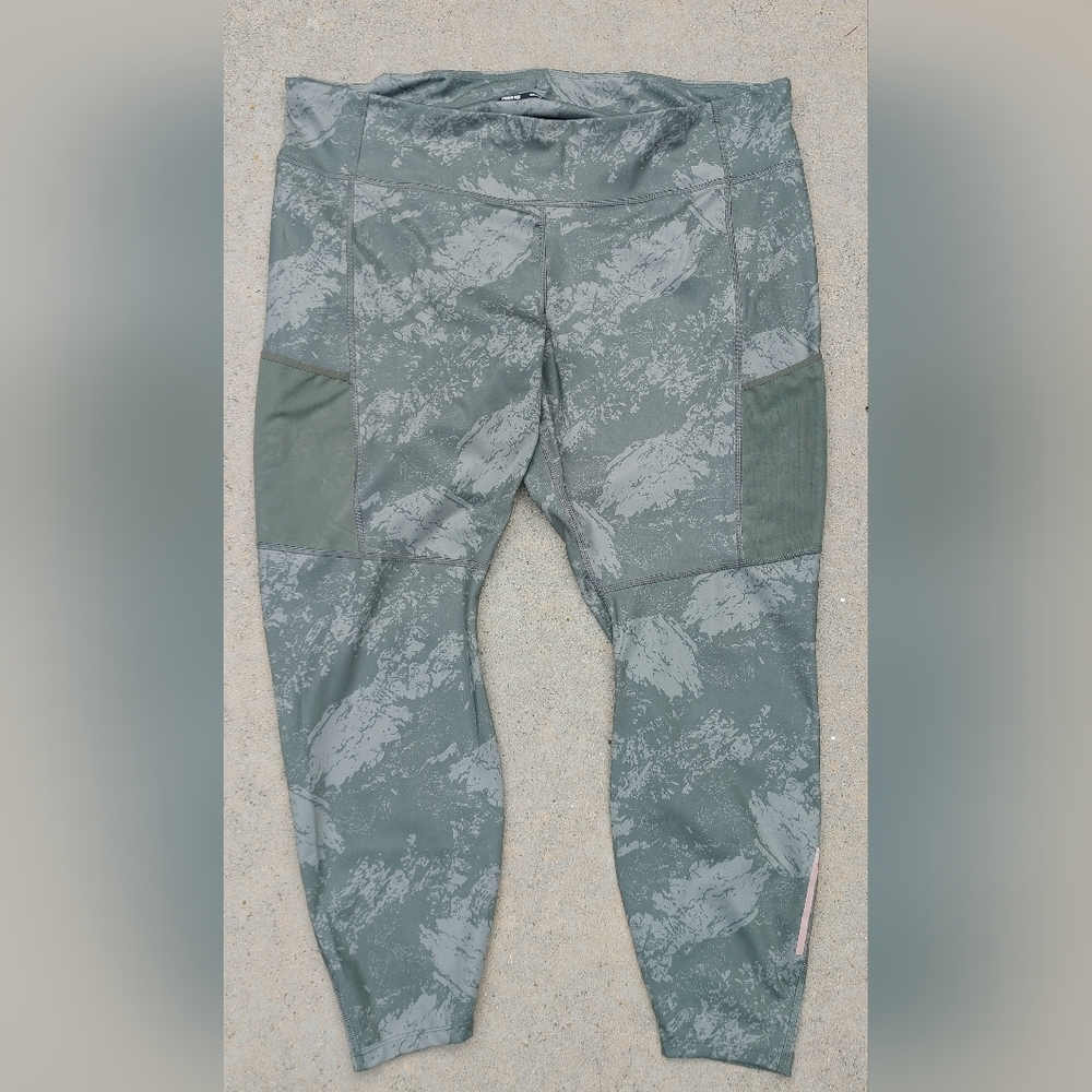 REI Co-op Woman's Leggings, 3XL, Camo